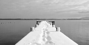 black-and-white-boardwalk-boat-bridge-276425