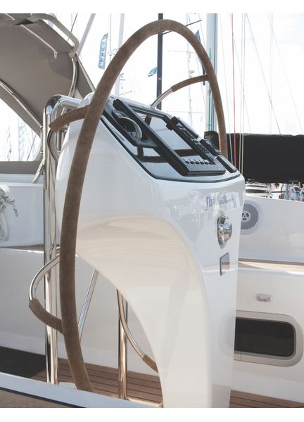 Lewmar 28" Commodore Wheel, 5 Spoke Dished with Hide Cover